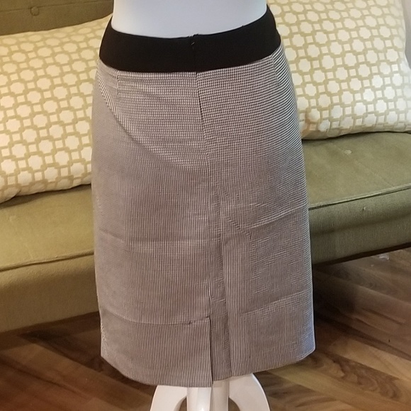 Christopher & Banks houndstooth pencil skirt. - Picture 4 of 7